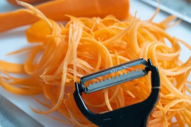包丁いらずで簡単！ピーラーだけで作れる時短レシピ3選